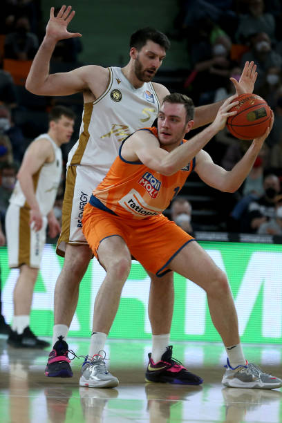 明确地向外 明确地向外