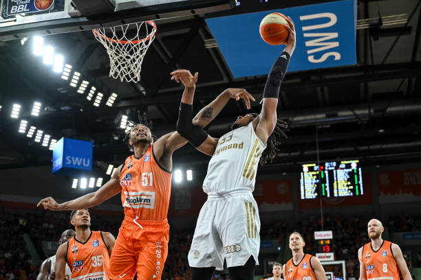 库尔图瓦致敬纳达尔：你一直是运动员的榜样，也是永恒的标杆